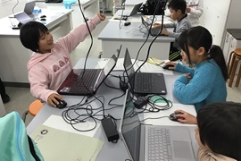 このアプリでかわいいパズルを作るよ！
<br>（レーザー加工機とプラスチックを使ってオリジナルパズルを作ろう！）
