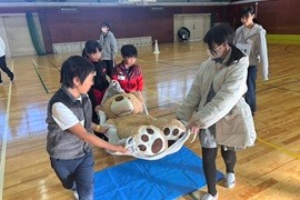 倒れていたぬいぐるみのクマを安全な場所に運ぶチャレンジ！