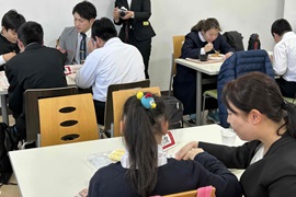 皆で食べるご飯はおいしいね