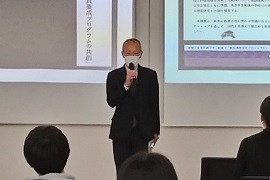 あいさつをする野田敦敬学長