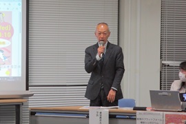 あいさつをする野田敦敬学長