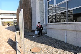 隠れてる西野先生みーっけた！