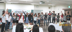 交流で盛り上がるシンガポール訪日団と本学学生
