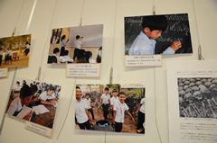 カンボジアの学校で学ぶ子どもたちの写真