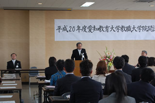 学長写真