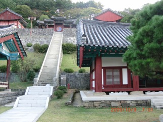 釜山近郊の梵魚寺