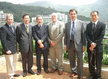 学長室のテラスにて