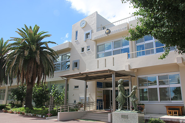 附属岡崎小学校の外観写真