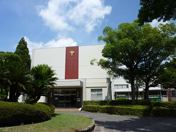 附属高等学校の外観写真