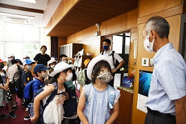 野田学長に質問する子どもたち