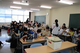 昼食時の様子