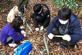 竹トンボづくりの様子