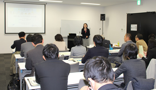 進藤氏の講演の様子