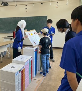本部企画教室「まおう」にて遊ぶ様子