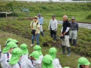 学長先生と作業員さんたちにごあいさつ。