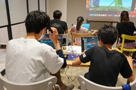 　親子で頭を悩ませている参加者