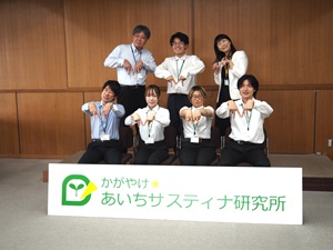 チームmeijoの研究員、企業担当者およびファシリテーター、<br>前列右から2人目が小川さん