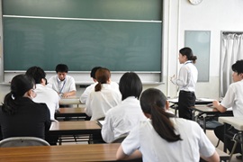 研究協議で質問する院生
