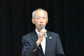 あいさつをする野田学長