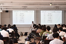 大学生とのコラボ授業の様子