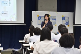 説明をする岩田ゆずさん