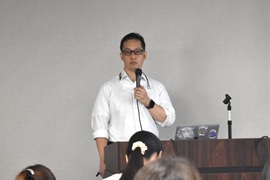 岡本陽准教授による研究発表の様子