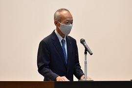 講話を行う野田学長