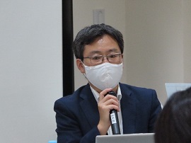 デジタル教科書の位置づけと背景について説明する日本文教出版の鴻巣純一氏