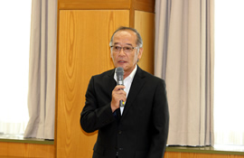 東郷町教育委員会を代表してあいさつをする石川光秋教育長