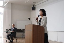 趣旨説明をする真島聖子学長補佐