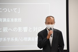 あいさつする野田敦敬学長