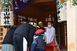 秋の大祭での神事の様子