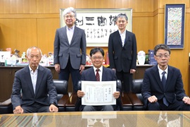 贈呈式後の記念撮影