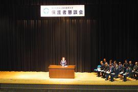 あいさつする後藤学長