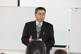 講義をする東京未来大学神部秀一先生