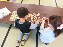 子どもクラス 積み木で遊ぶ様子