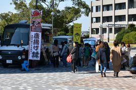 キッチンカーには長蛇の列