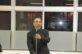 あいさつする竹原同窓会長