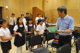この竹の楽器はどんな音色かな？（新山王政和教授による「いろいろな音に触れてみよう！」）