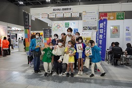 劇団シンデレラの子どもたちとSAGAの学生の集合写真