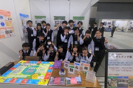 ブース参加した附属高等学校サスティナ部の生徒たち
