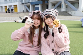 二匹の猫ちゃんが日なたぼっこ！