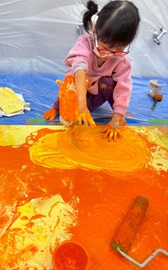 活動の様子（フィンガーペイント）