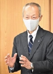 あいさつをする野田学長