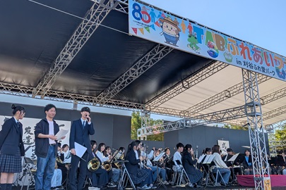 マーチ「メモリーズ・リフレイン｣の指揮は作曲者の伊藤士恩さん