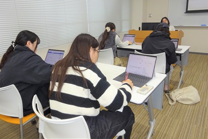 検索実習の様子