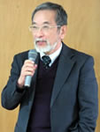 本学のエコキャンパスの取り組みを紹介する松田正久名誉教授
