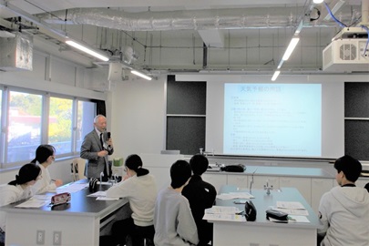 気象予報士多々良秀世氏による実習の様子