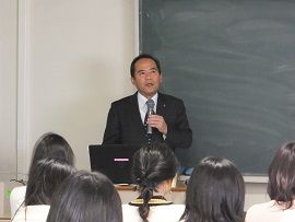 安城市長の講義の様子