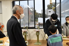 S2：野田敦敬学長も見学に来ました。